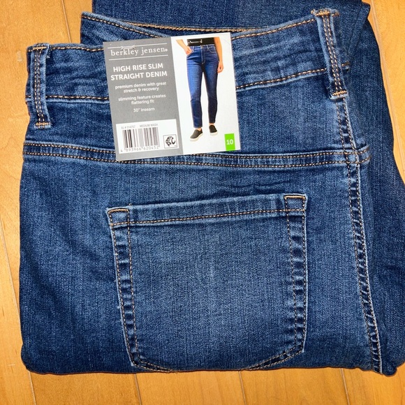 Women’s Size 10 High Rise Straight Leg Jeans - Picture 4 of 4